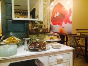 cafeterías originales en Zaragoza para comer tarta