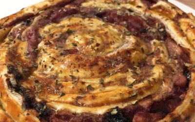 Receta vegetariana: hojaldre con salsa de pimienta y col lombarda
