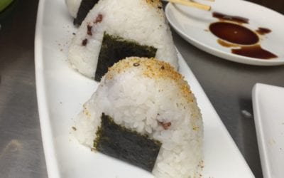 Receta japonesa: Onigiri con morcilla y piñones