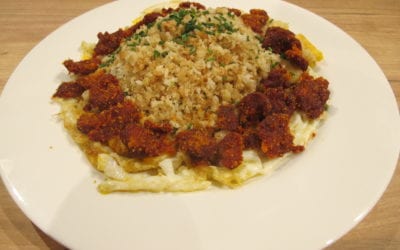 Carpaccio de huevo frito con migas y chistorra crujiente