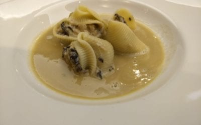 Receta de galets rellenos de rape y boletus con sopa de foie