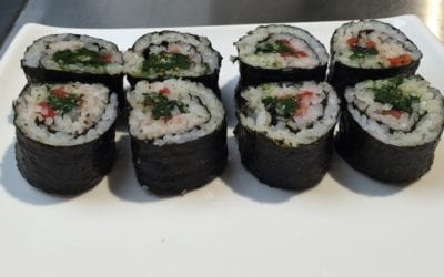 Deliciosa receta de Maki de espinacas y tomate rosa