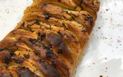 Trenza de hojaldre con queso de cabra y verduritas
