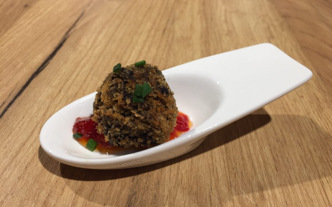 Receta original: mousse de morcilla panko con mermelada de piquillos