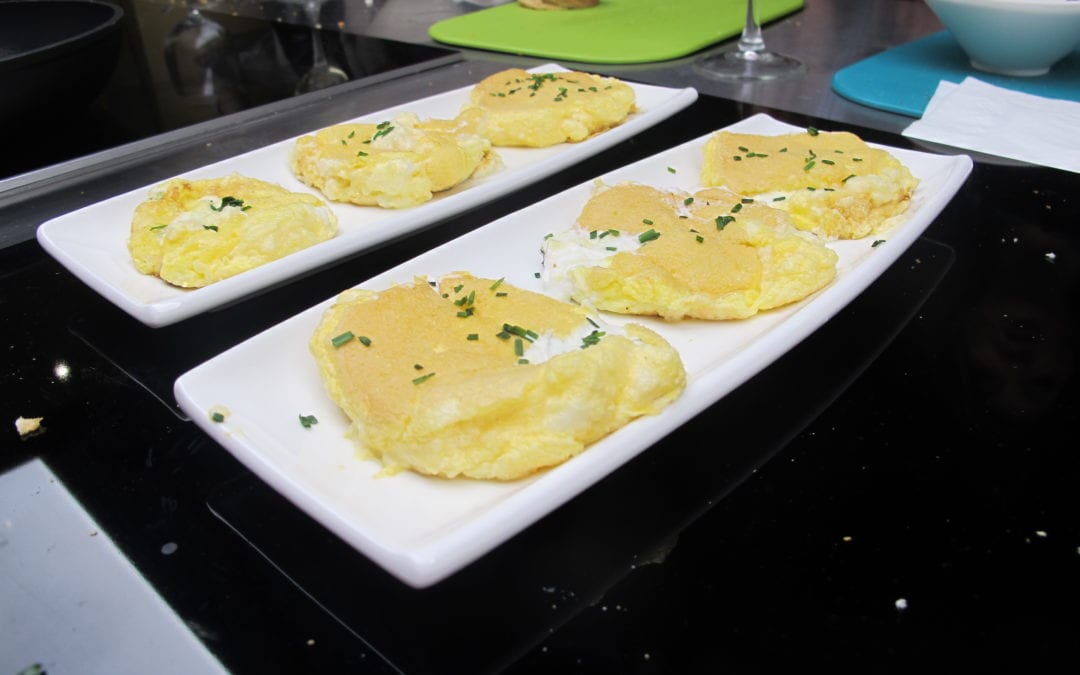 Receta fácil: tortilla etérea de queso y albahaca