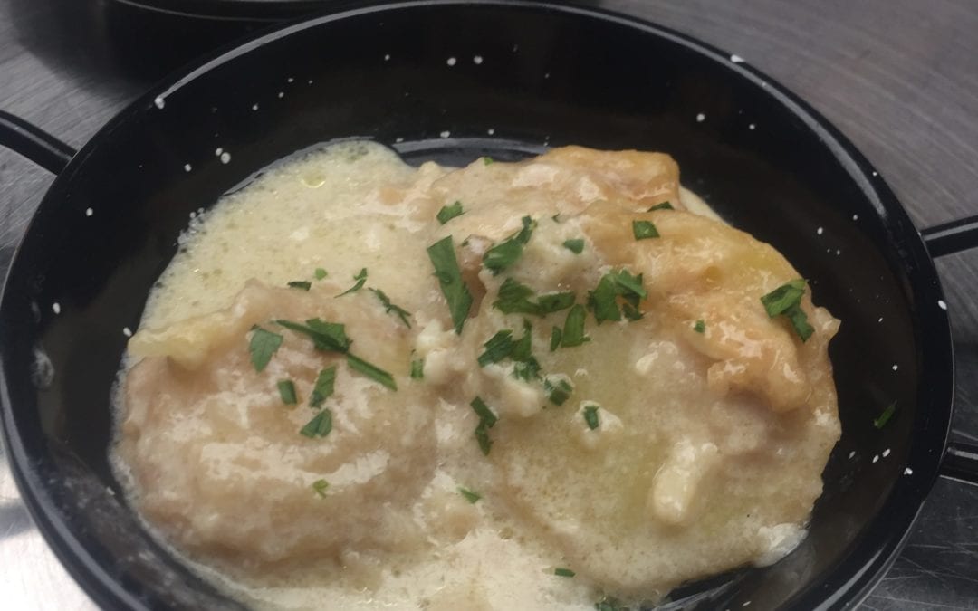 Receta de patatas a la importancia con salsa de almendras y setas