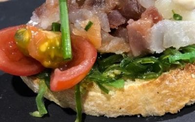 Receta navideña de tartar de ahumados y wakame