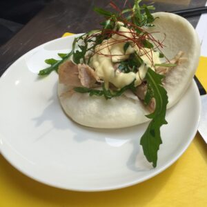 Pan bao de pollo asado a la mostaza