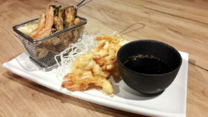 Receta de La Zarola de tempura de verduras y langostinos.