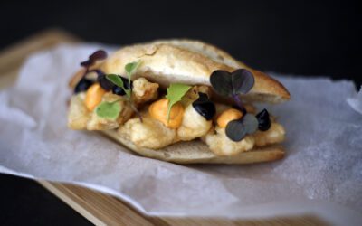 Receta: Bocadillo de cocochas con alioli negro