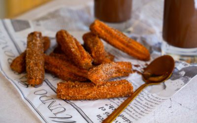 Churros americanos con chocolate a la taza