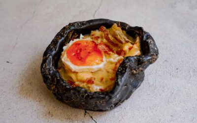 Huevos rotos con jamón estilo La Zarola