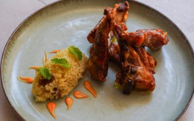 Churrasquitos de Ternasco de Aragón con cuscús y salsa de almendras