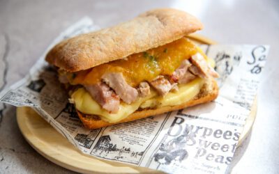 Receta: Bocata de lomo de cerdo con salsa de melocotón de Calanda y queso