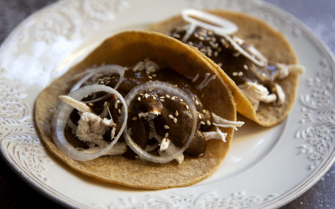 Receta: Tacos de pollo con mole