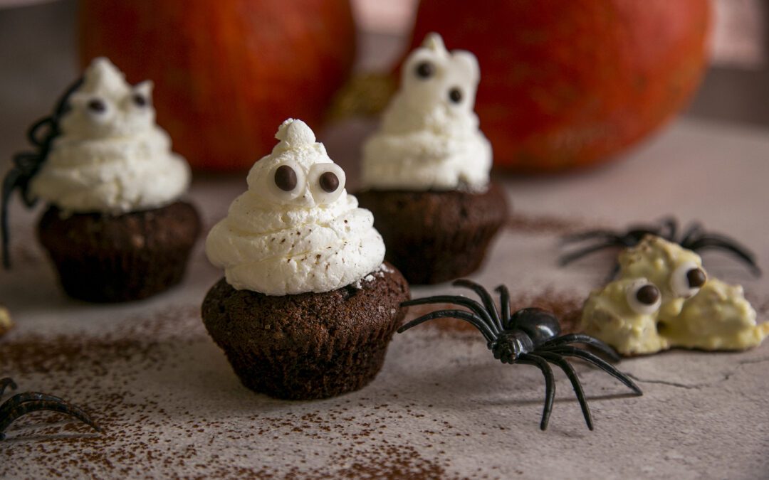 Receta: Cupcakes de cacao con frosting de fantasmitas