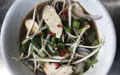 Receta de sopa vietnamita de pollo con especias y noodles