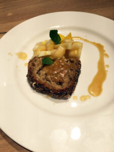 tostada francesa con fruta y sirope