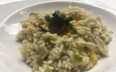 Receta de arroz trufado con espárragos y yema templada de huevo
