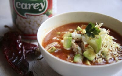 Receta: Pozole rojo o sopa de maíz mexicana