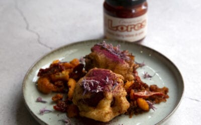 Receta: Buñuelos de cherry Lores con migas de tomate